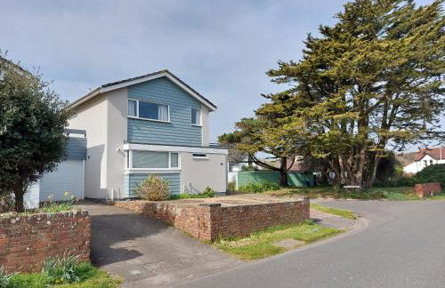 Spacious 3 bed holiday home, New Forest, Milford-on-Sea, close to beach - Photo 2