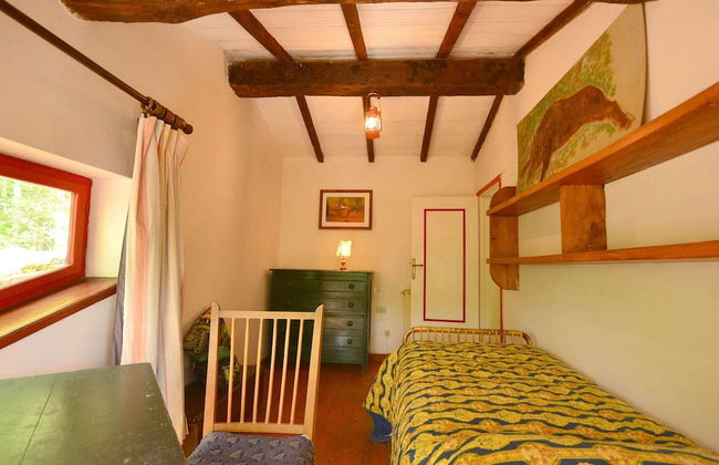 Spacious Home With Shared Pool - Photo 4