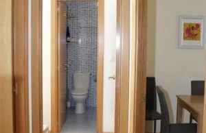 Quiet, Modern Apartment - Photo 12