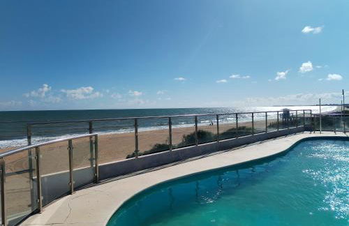 Islantilla-Apartamento con piscina y garaje en primera línea de playa - Foto 3