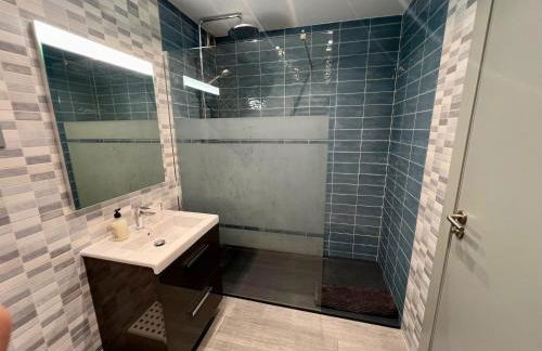 Stunning apartment with pool, golf and lake views - Foto 23