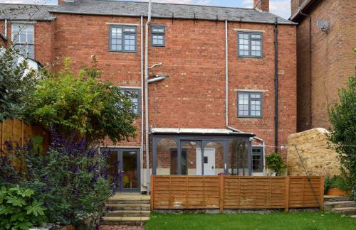 Queens Manor - Photo 20