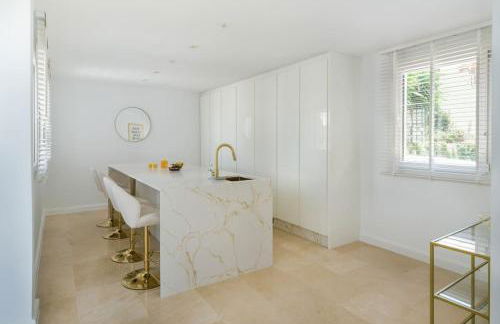 Dream beach-side villa with sea views & close to golf - Photo 38