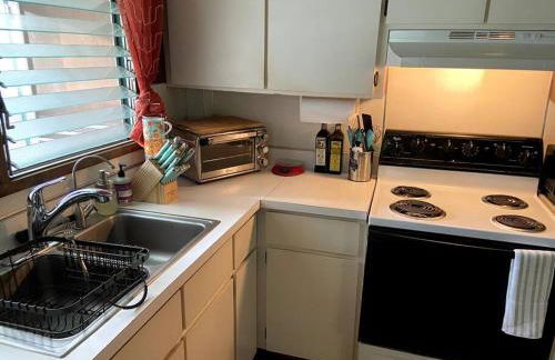 THE HILO HOMEBASE - Charming 3 Bedroom Hilo Home, with AC! - Foto 16