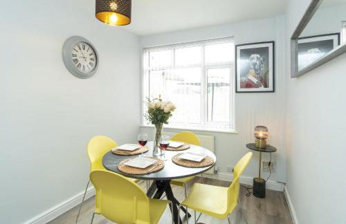 Heath House - Photo 12