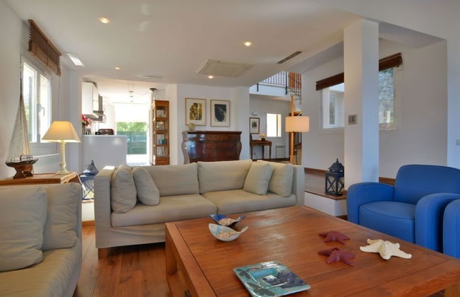 Luxurious Sea Front Villa in Mallorca - Photo 11