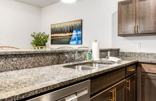 Spacious 2 bedroom/2.5 bathroom Townhome - Foto 48