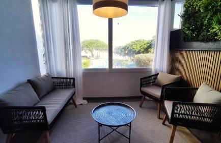 Stylish Seaview Apartment - Photo 20