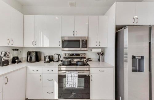 Twin Metroview Apartments I King Bed I FreeParking - Foto 16