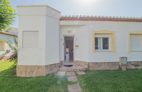 Casa Adosada Esquinera Urbanización Piscina Comunitaria - Photo 2