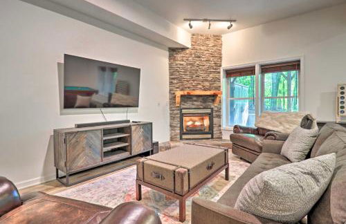 2 Mi to Sapphire Resort Home with Hot Tub and Games! - Foto 11