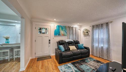 Beautiful Modern home with all year use HOT TUB, Pool table, Game room, & Propane fire pit!! - Foto 3