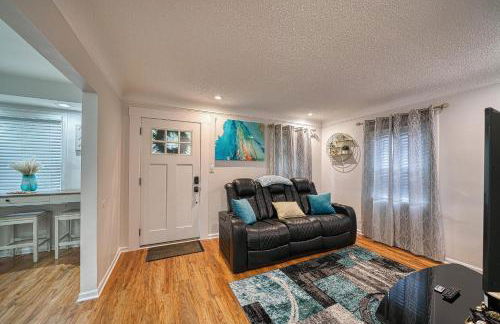 Beautiful Modern home with all year use HOT TUB, Pool table, Game room, & Propane fire pit!! - Foto 3