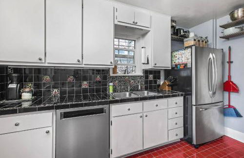 Greenlake Craftsman - Hot Tub, AC, Dog Friendly - Photo 18