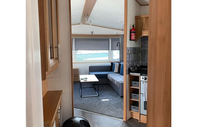 Beautiful 3-bed Caravan on Holiday Park - Foto 17