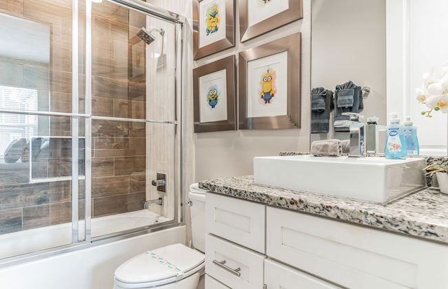 Elegant Townhome Near Disney â Private Suites! 4 Bedroom Townhouse by RedAwning - Photo 17