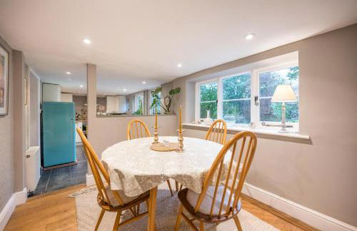 Hollyhocks, Tunstall - Foto 4