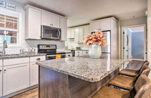 Modern Home with Yard and Deck, 1 Mi to Clemson U! - Foto 8