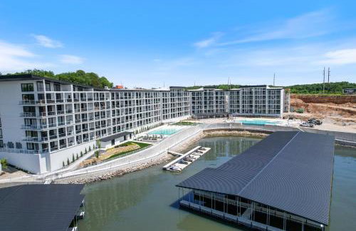 Topsider Condo w/ Stunning Lake Views, Shuffleboard & King Beds - Foto 69