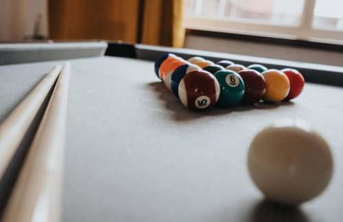 Comfy 3BR Home - Pool Table - Games - Sleeps 8 - Foto 3