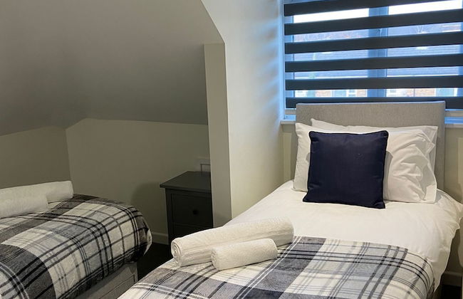 Gladstone Apartments by Bluebell Rooms - Photo 14