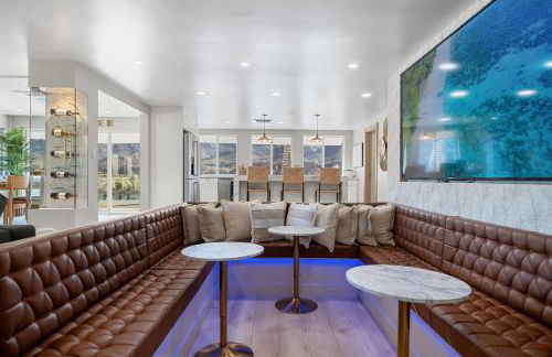 New Luxe Riverfront Home, Launch & Dock, Gamerooms - Foto 18