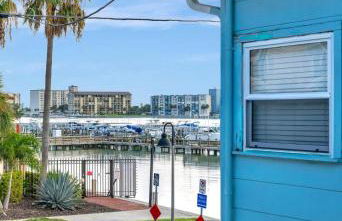 Waterfront Corner Suite Heated Pool Near Beach - Foto 9