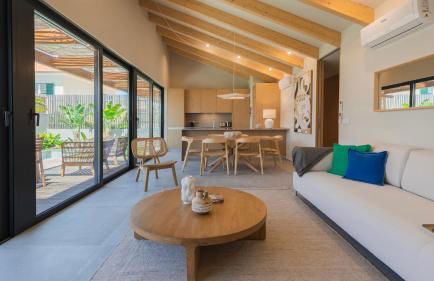 Stunning Beach House with Pool by LovelyStay - Foto 18