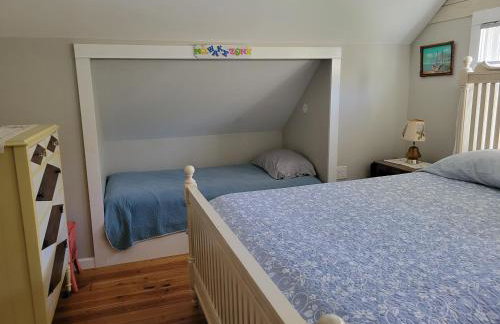 4 Seasons 4 bedroom lake level home - Foto 30