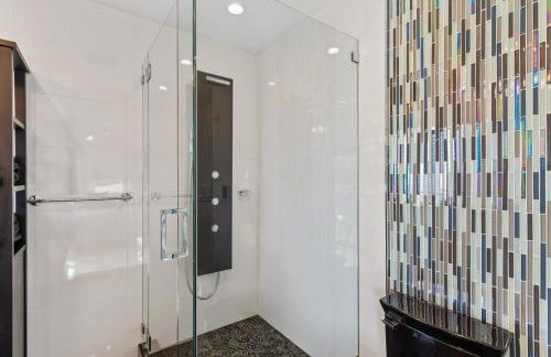 Serene Oceanview Escape with Expansive Deck home - Foto 40