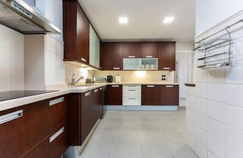 Exclusive Villa with Sea View Near Center - Foto 31