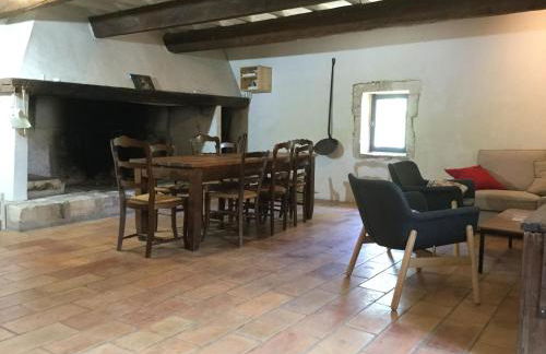 typical provencal farm in an exceptional natural site, the alpilles park - 8 people. - Foto 14