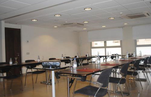 Suites Viena Plaza de España - Photo 23