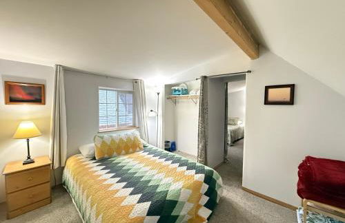 Talkeetna Log Cabin with Hot Tub Unit 2 - Foto 6