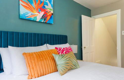 Spacious Broadway Home Downtown Western Modern Charm with parking - Photo 32