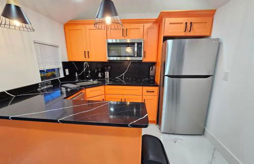 Comfy Tiny Home WP Large Private Deck Queen bed - Foto 35