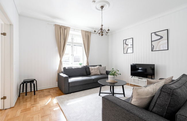 Historical 2BR Apartment with Sauna & Great Location - Foto 4