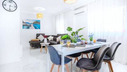 Casa Mario, La Zenia Boulevard area,fantastic 2 bedrooms, 2 bathrooms house with communal swimming pool and barbecue - Photo 1