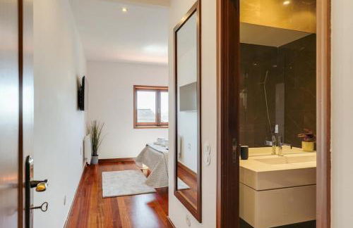 Beach Villa with Jacuzzi & Garage by HostWise - Foto 10