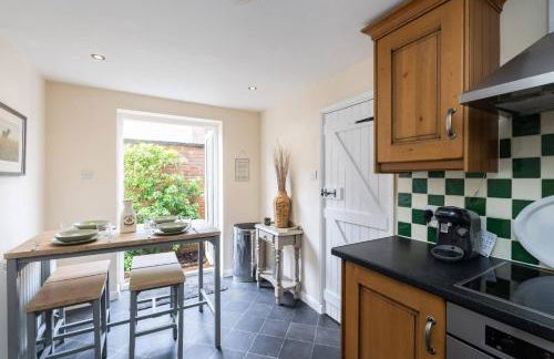 Quaint 3 bed Cottage in central Dorking with parking - Foto 30