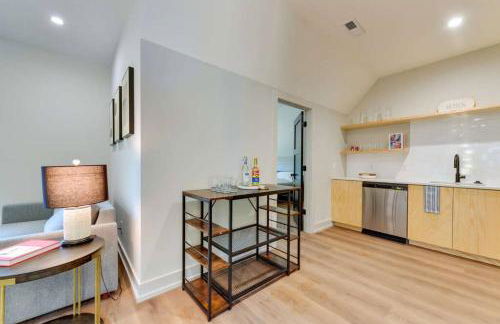 Tranquil Lakefront Carriage House with Dock - Foto 14