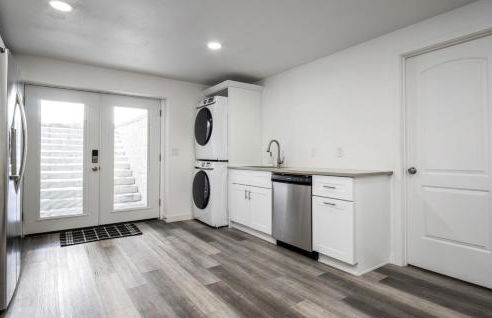 8 Beds 2 Full Kitchens Fenced HUGE Yard & Parks! - Foto 8