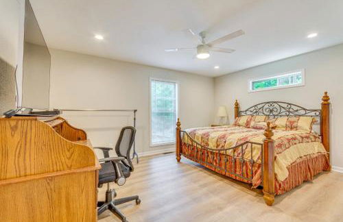 Lakefront Retreat with Multi-Level Deck and Dock! - Foto 12