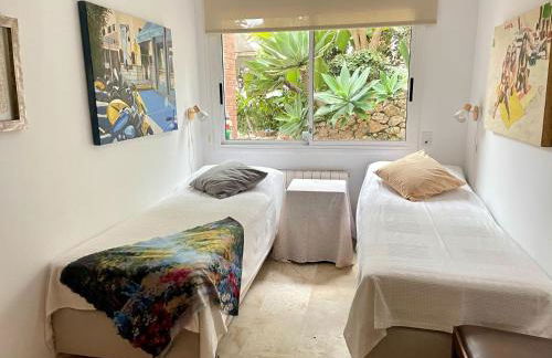 Entire villa with pool, ocean & mountain views - Foto 13