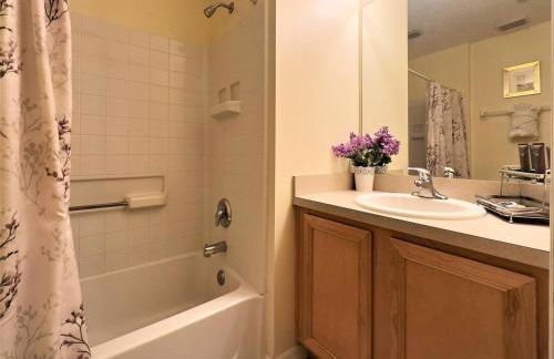 Restful 4BR 3BA with BBQ, Heated Pool & SPA - Foto 16