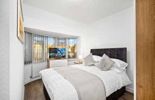 Marcot House Modern 5 bedroom house Solihull 10 mins drive from bhx & nec private off road parking - Foto 44