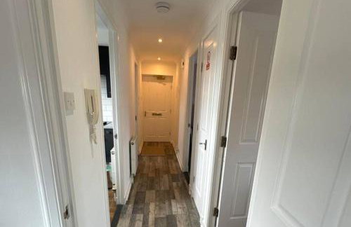 2 Bed Apartment Sleeps 4 -Near Airport -WiFi & Tv - Foto 5