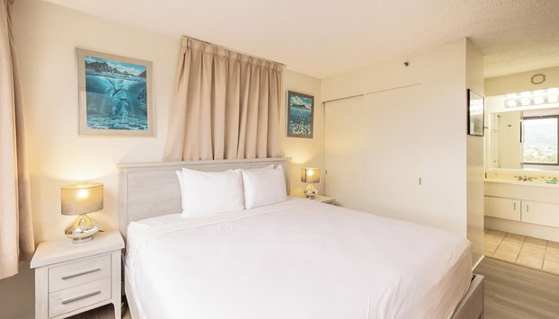 Waikiki Banyan escape with pool, parking & steps to beach - Foto 5, Quarto