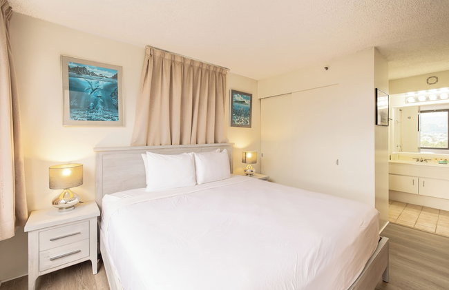 Mountain View Condo with King or Queen Bed and Parking - Photo 11