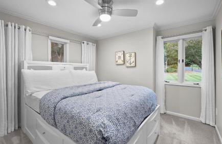 Lakefront Home w Pool, Dock, Fire Pit & Game Room Sip, Sip Away by Avantstay - Foto 86